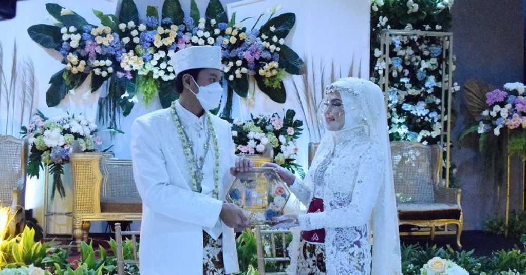 dua-mempelai-menikah-di-saat-pandemi