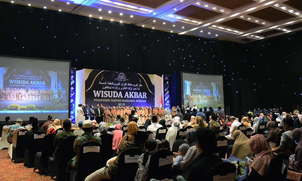 wisuda luring
